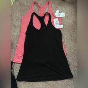 2 new Old Navy tanks